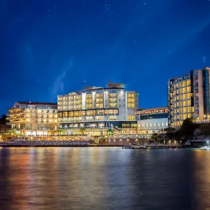 Hotel Charisma De Luxe *****